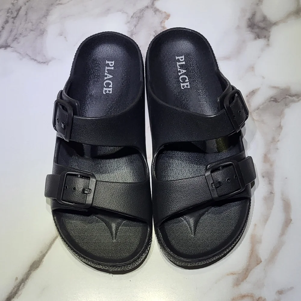 The Childrens Place NWOT Boys Everyday Slip-On Double Buckle Slide Sandals Sz 2